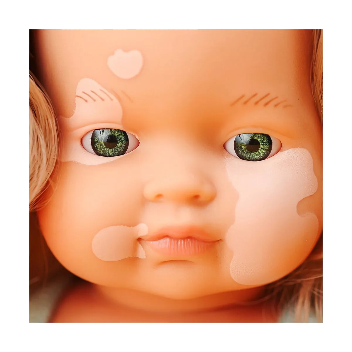 Muñeca vitíligo 38 cms Miniland - Imagen 5